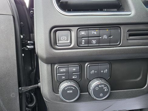 Used 2023 Chevrolet Suburban RST w/ Luxury Package image 17