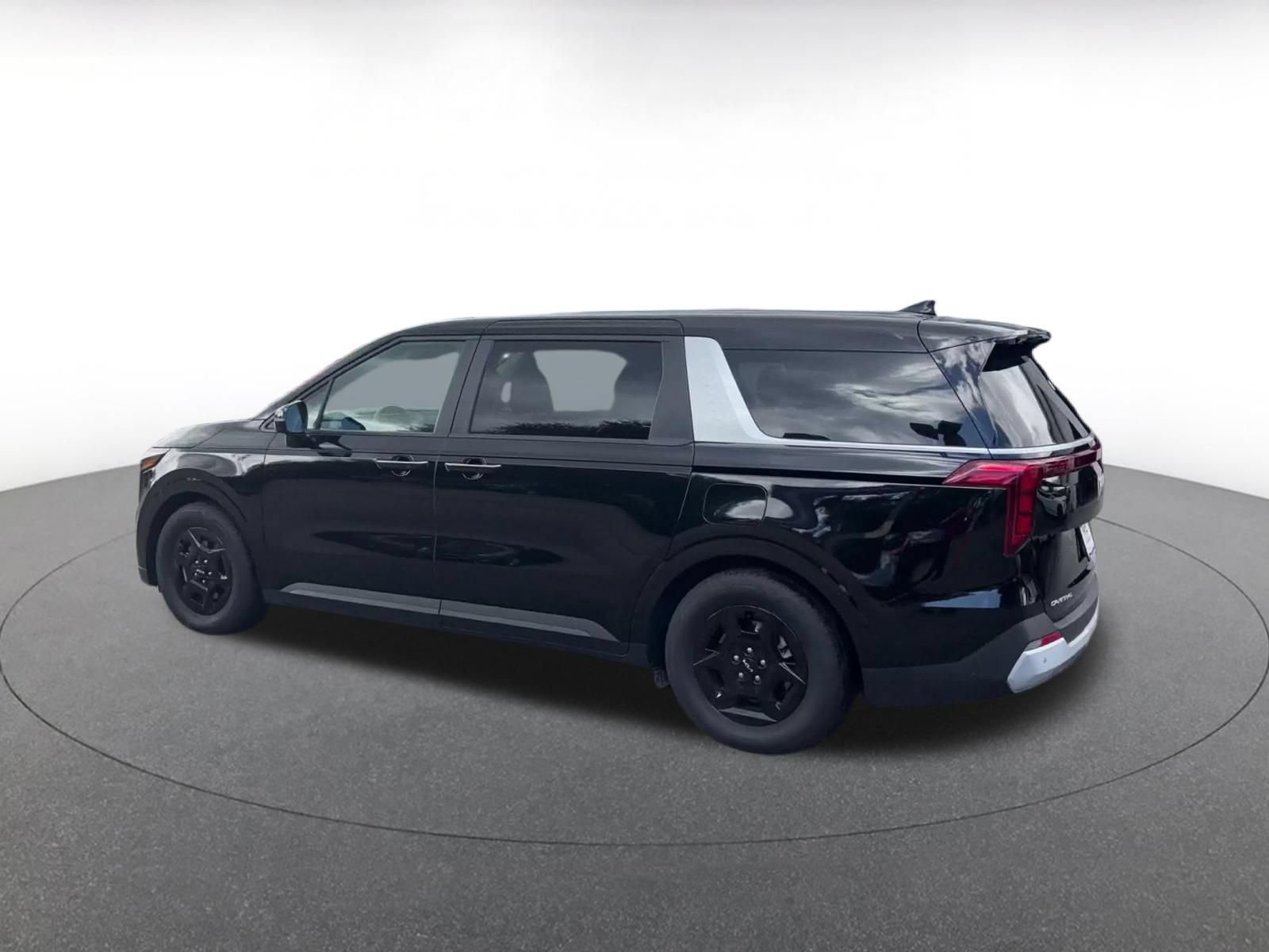 Used 2026 Kia Carnival FWD image 8