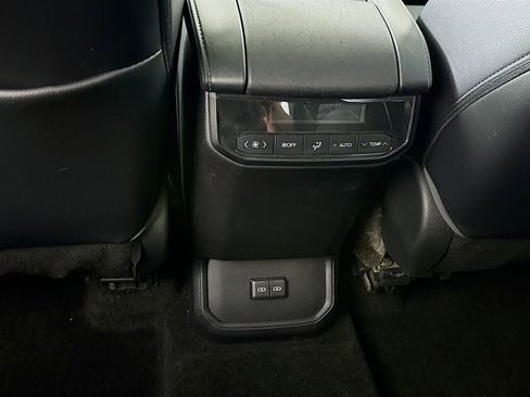 Used 2023 Toyota Highlander XSE image 29