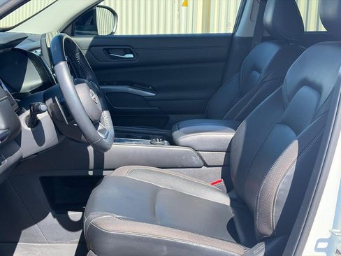Used 2022 Nissan Pathfinder SL AWD/4WD image 4