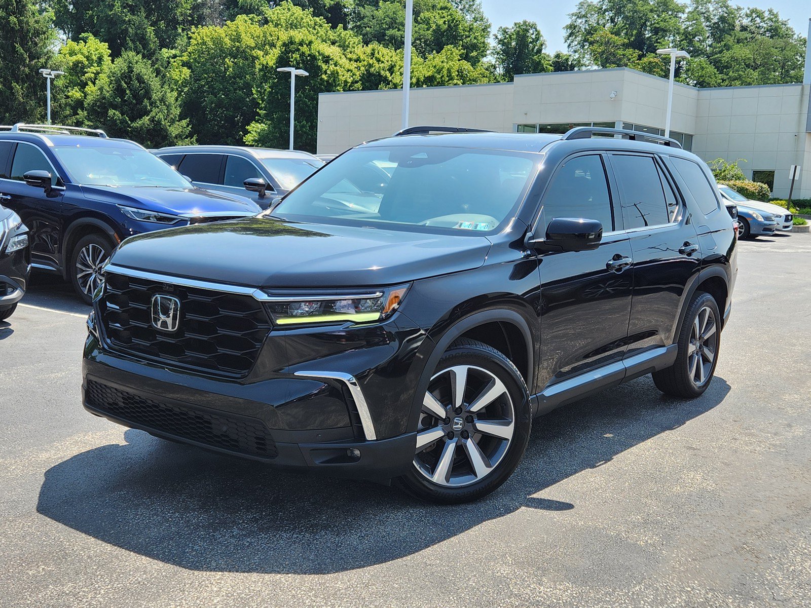 Used 2023 Honda Pilot Elite image 1