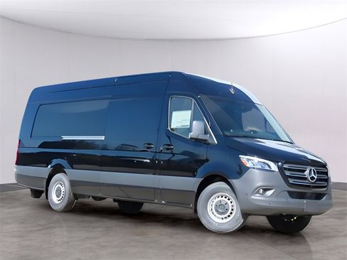 Used 2024 Mercedes-Benz Sprinter 2500 image 1