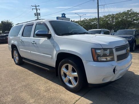 Used 2008 Chevrolet Suburban LTZ w/ LTZ Preferred Equipment Group AWD/4WD image 3