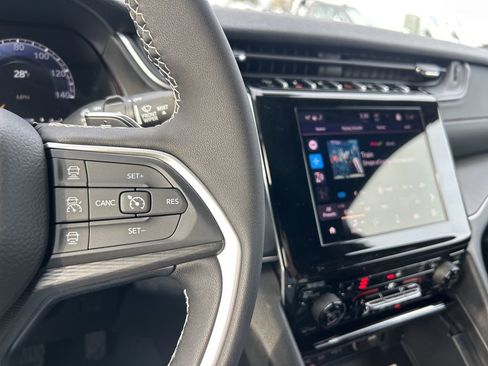 New 2025 Jeep Grand Cherokee L Altitude image 22