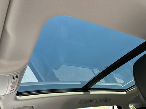 Used 2024 Volkswagen Tiguan SE image 26