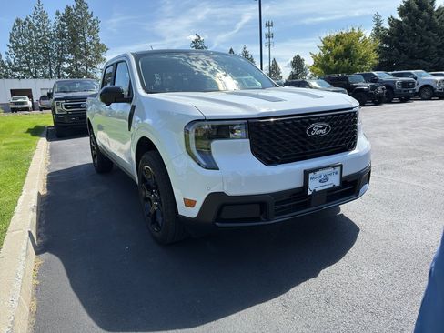 New 2025 Ford Maverick Lariat w/ Black Appearance Package image 3