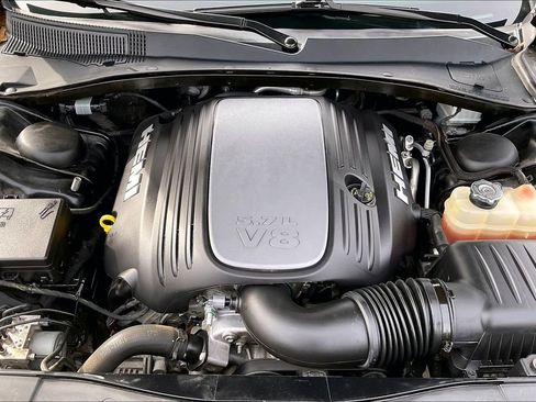 Used 2019 Chrysler 300 C w/ Safetytec Plus Group image 9