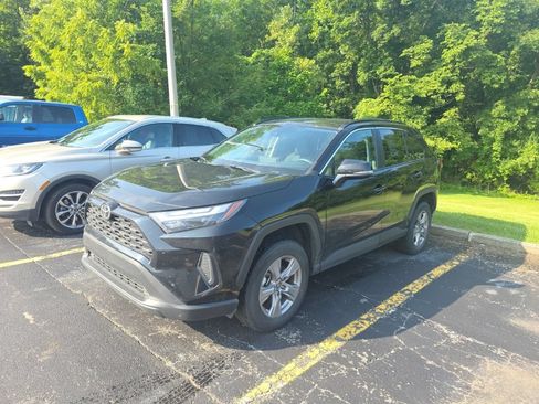Used 2025 Toyota RAV4 XLE FWD image 1