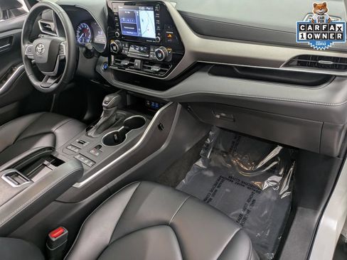 Used 2022 Toyota Highlander XLE AWD/4WD image 31
