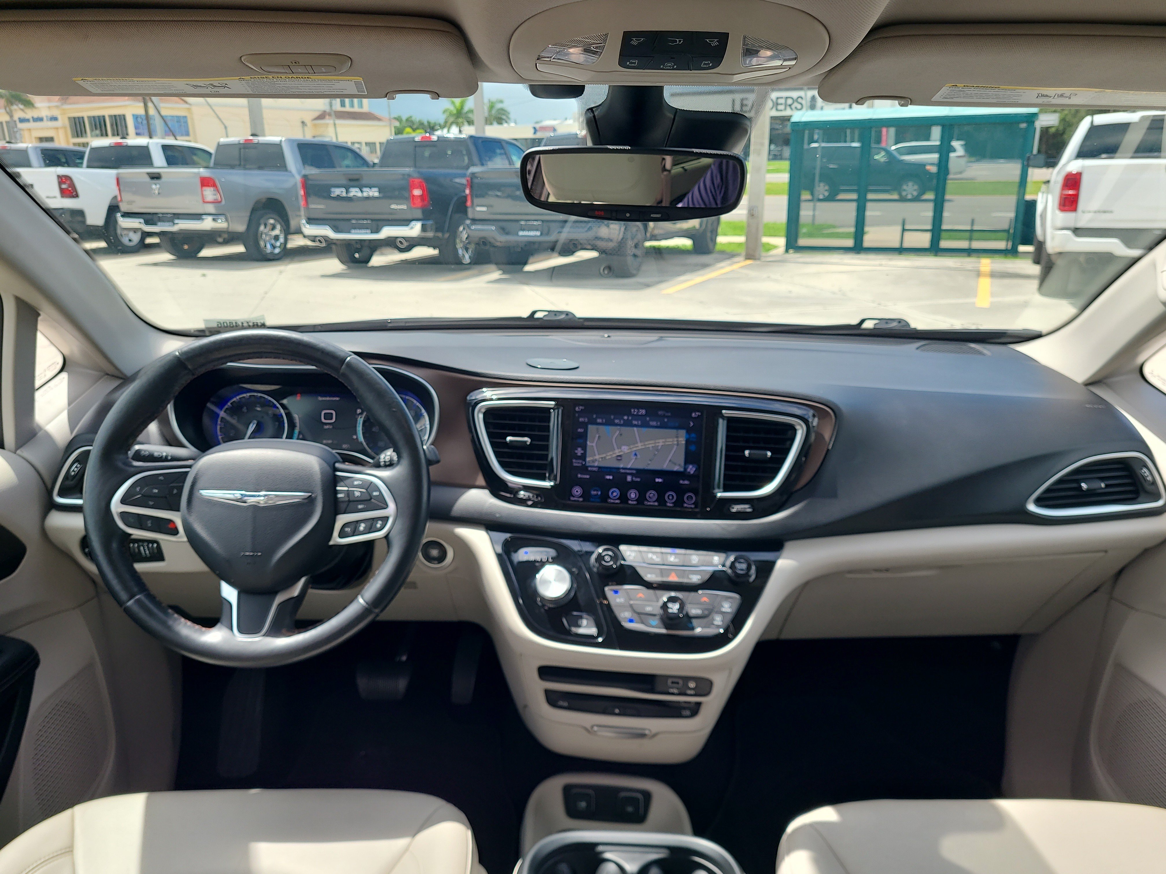 Used 2019 Chrysler Pacifica Touring-L Plus w/ Advanced Safetytec Group FWD image 13