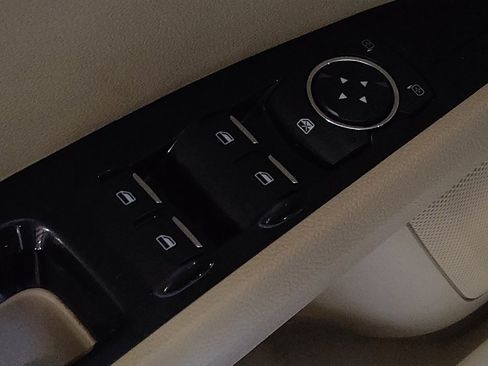 Used 2016 Ford Fusion SE w/ Equipment Group 202A image 27