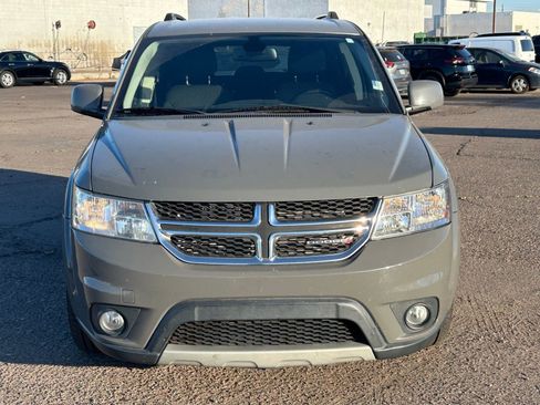 Used 2019 Dodge Journey SE w/ Connectivity Group image 2