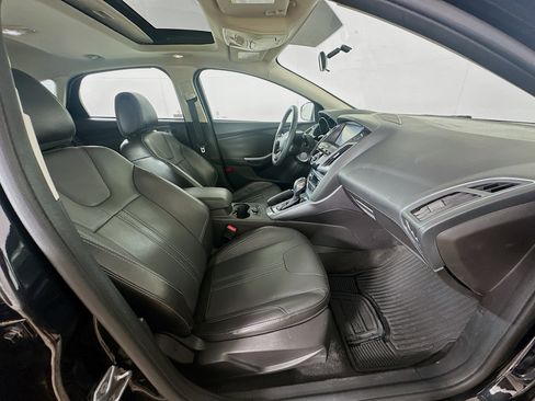 Used 2014 Ford Focus Titanium FWD image 32