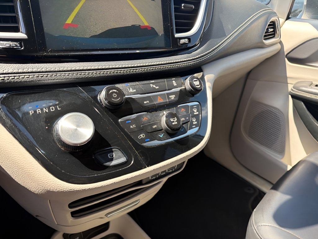 Used 2023 Chrysler Pacifica Touring-L FWD image 30