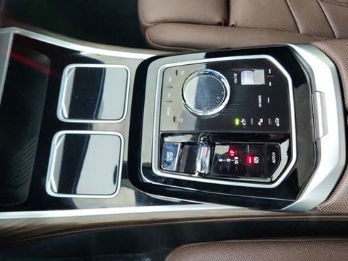 Used 2023 BMW i7 xDrive60 image 56