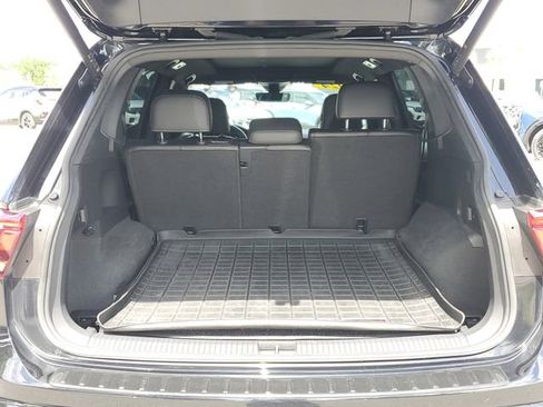 Used 2024 Volkswagen Tiguan SE R-Line image 8