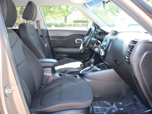 Used 2016 Kia Soul image 18