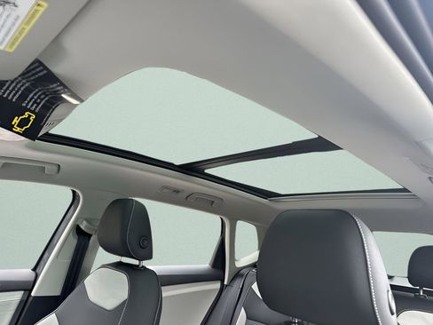 New 2026 Volkswagen Taos SEL AWD/4WD image 22