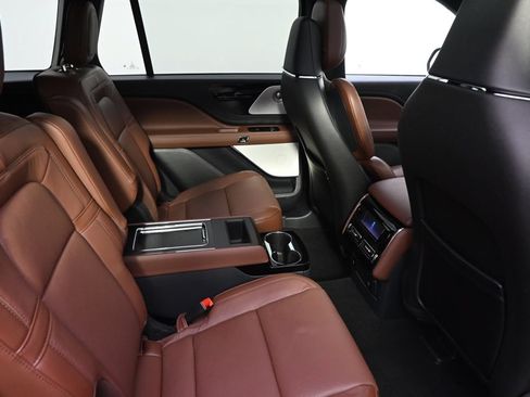 Used 2025 Lincoln Aviator Reserve w/ Equipment Group 201A AWD/4WD image 18