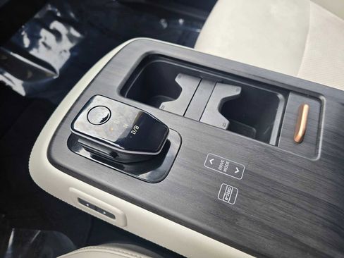 Used 2024 Nissan Ariya FWD image 31