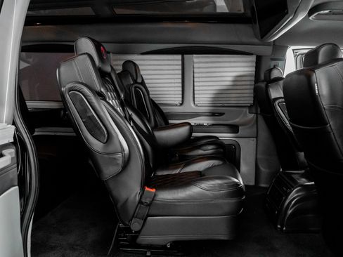 Used 2023 GMC Savana 2500 image 29