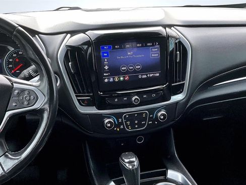 Used 2020 Chevrolet Traverse LT w/ Driver Confidence II Package image 9