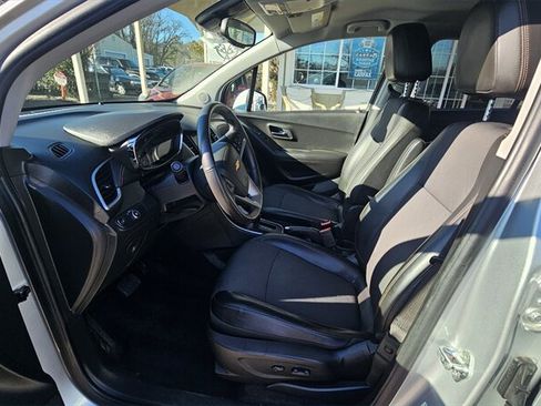 Used 2017 Chevrolet Trax LT w/ LT Convenience Package image 7