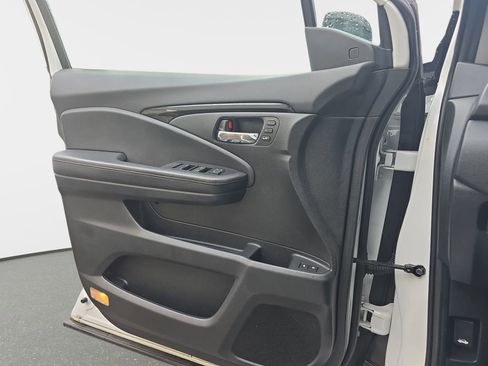 Used 2020 Honda Pilot Touring image 32