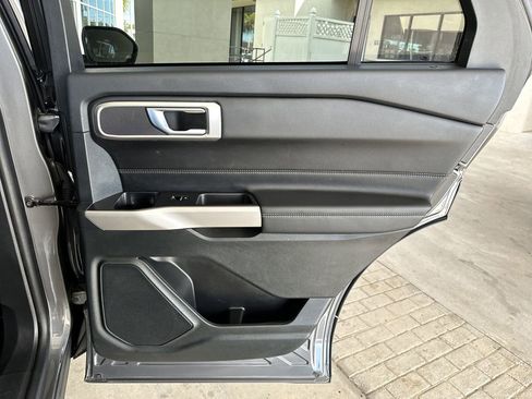 Used 2024 Ford Explorer XLT image 32
