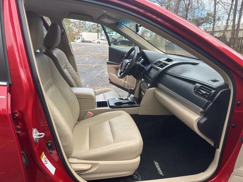 Used 2012 Toyota Camry L image 21