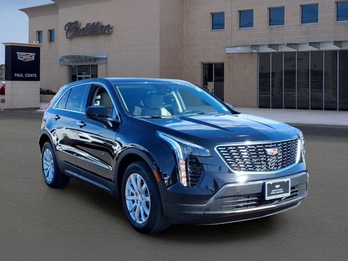 Certified 2023 Cadillac XT4 Luxury w/ Cold Weather Package AWD/4WD image 3