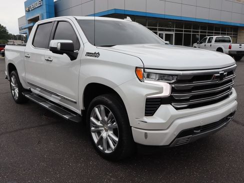 Used 2023 Chevrolet Silverado 1500 High Country w/ High Country Premium Package AWD/4WD image 2