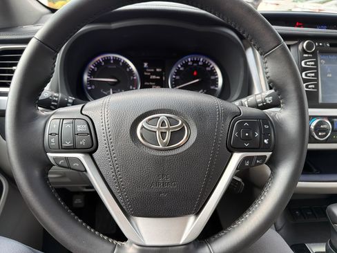 Used 2017 Toyota Highlander XLE FWD image 20