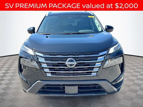 Used 2025 Nissan Rogue SV w/ SV Premium Package image 2