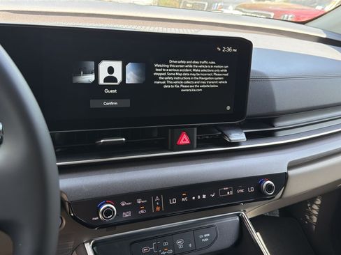 New 2026 Kia Carnival EX FWD image 21
