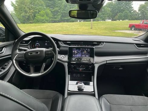 Certified 2024 Jeep Grand Cherokee L Altitude AWD/4WD image 10
