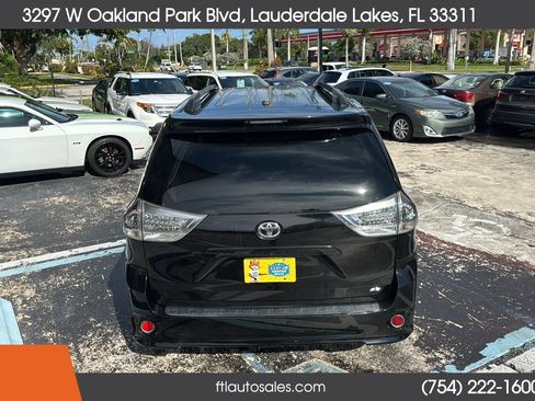 Used 2014 Toyota Sienna SE FWD image 9