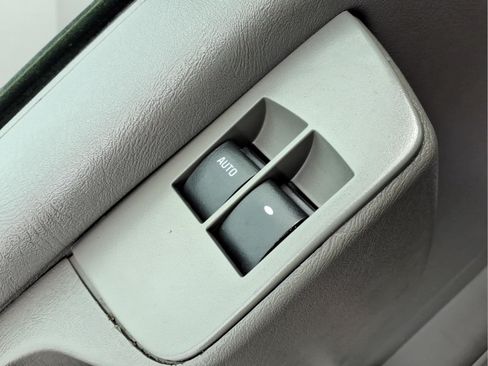 Used 2015 Chevrolet Express 2500 RWD image 16