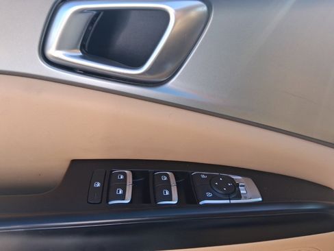 Used 2024 Kia Carnival LX image 19