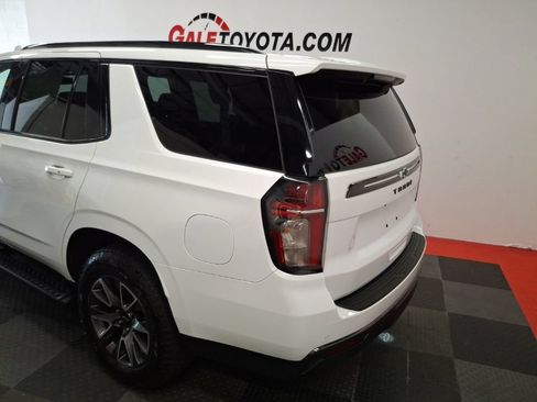 Used 2022 Chevrolet Tahoe Z71 w/ Luxury Package AWD/4WD image 7