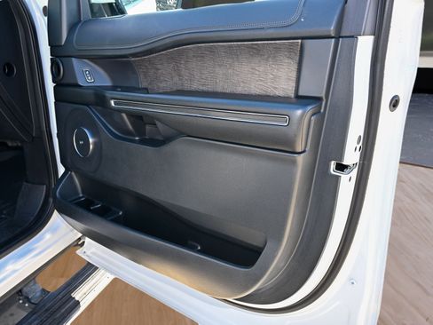 Used 2021 Ford Expedition Max Limited image 17