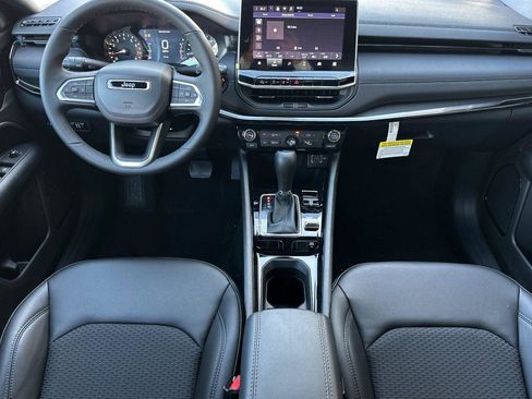 New 2026 Jeep Compass Latitude image 10