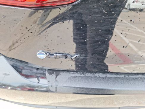 Used 2025 Toyota Camry SE w/ Convenience Package image 13