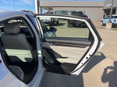 Used 2018 Honda Accord EX-L image 18