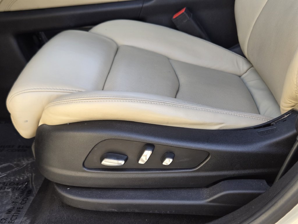 Used 2017 Cadillac XT5 Luxury w/ Driver Awareness Package FWD image 32