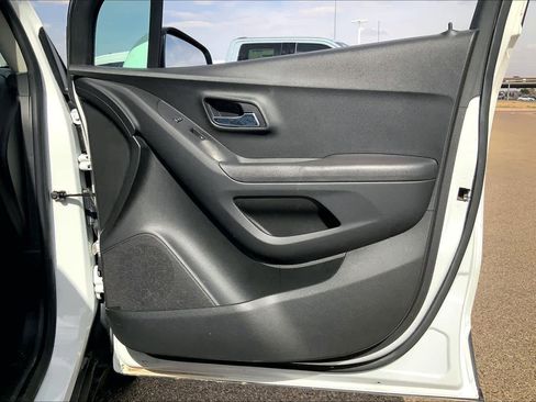 Used 2016 Chevrolet Trax LT w/ LT Convenience Package FWD image 23