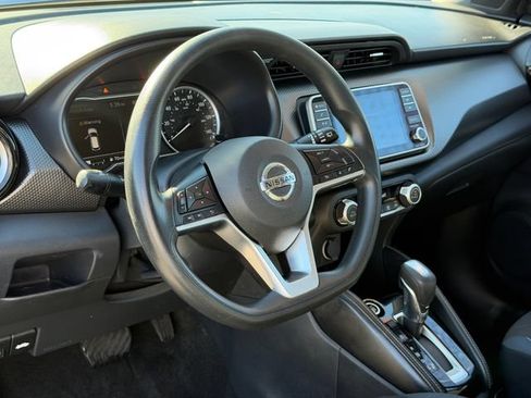 Used 2018 Nissan Kicks SV FWD image 10
