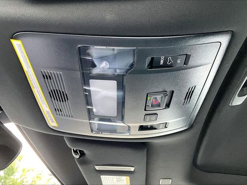 Used 2025 Lexus UX 300h FWD image 33