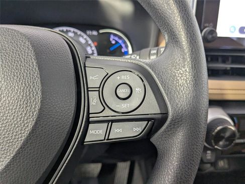 Used 2025 Toyota RAV4 XLE image 16