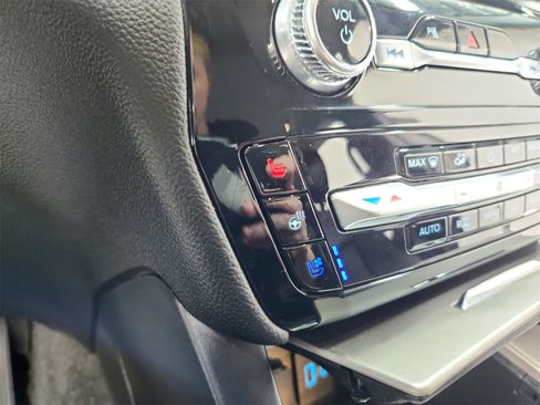 Used 2024 Ford Explorer Limited image 31